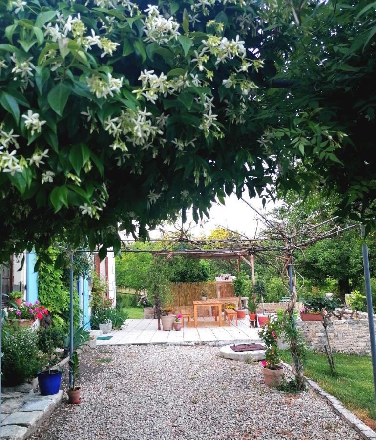 Le Verger Du Paradis Beaulieu-sur-Sonnette Buitenkant foto