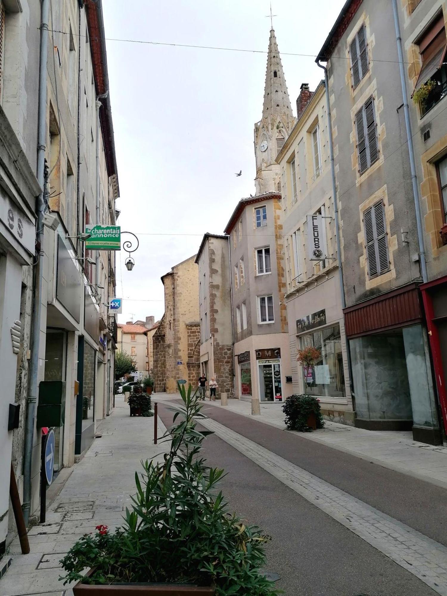 Le Verger Du Paradis Beaulieu-sur-Sonnette Buitenkant foto