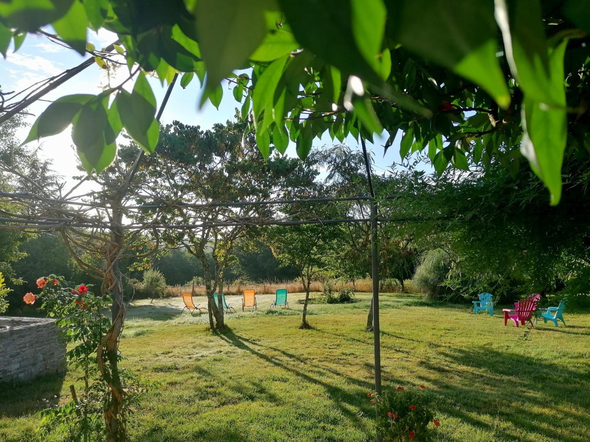 Le Verger Du Paradis Beaulieu-sur-Sonnette Buitenkant foto